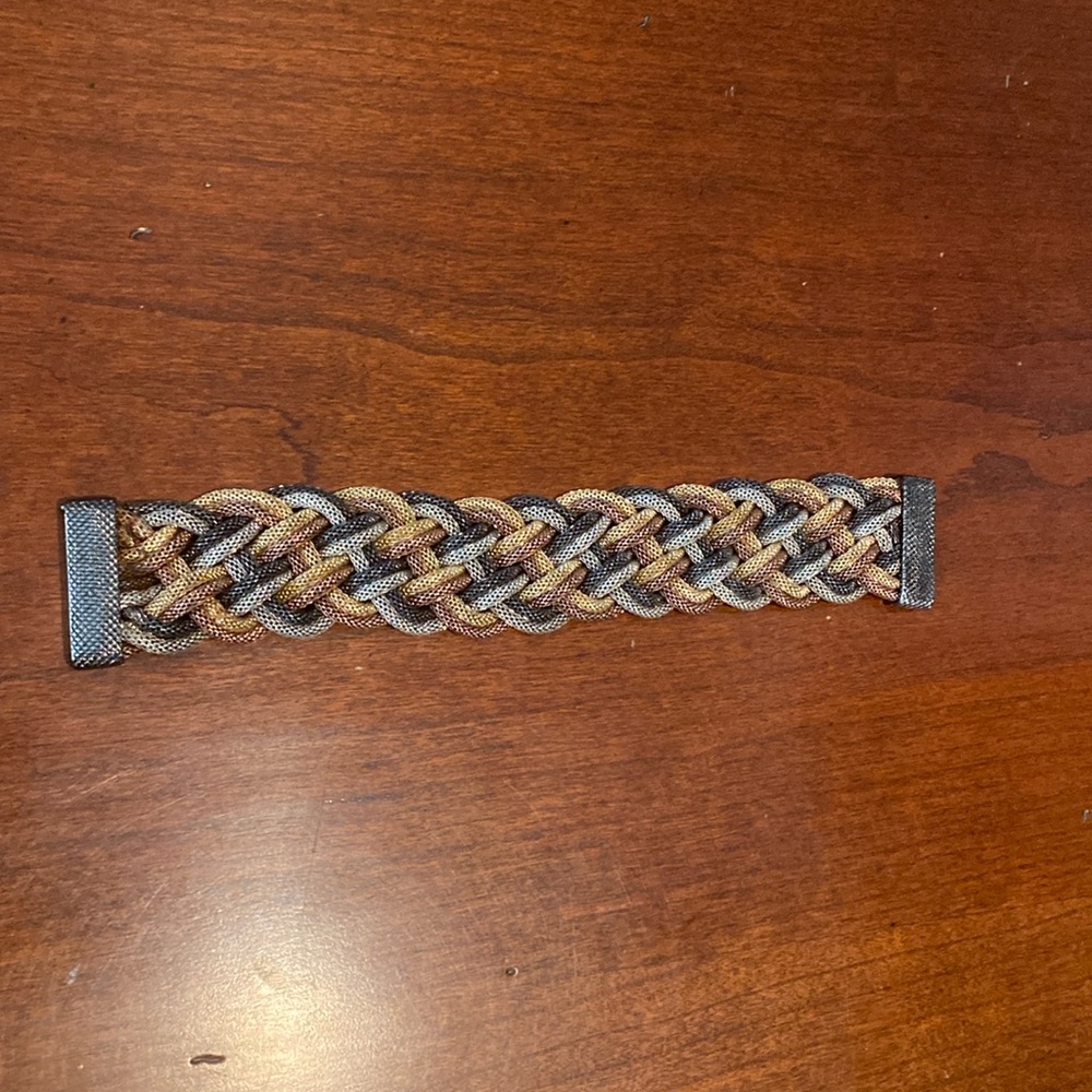 Four metallic color braided bracelet with magnetic closure